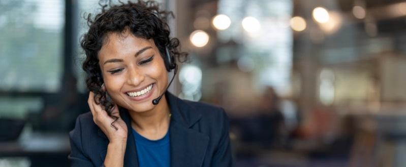Woman_at_callcenter